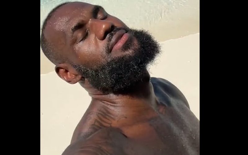 LeBron James Shows Off Shredded Bod During Maldives Vacation