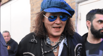 Johnny Depp Is Unrecognizable While Posing With Fans In New York