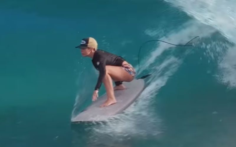 doja-cat-shows-off-impressive-surfing-skills-in-new-video-with-pro-coach-raimana-van-bastolaer-34