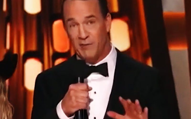 peyton-manning-roasts-jerry-jones-at-the-cmas-54